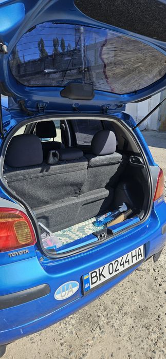 Авто Toyota Yaris 2003, мех. Синій