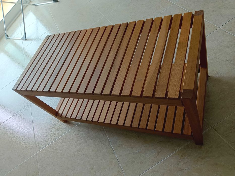 Mesa de apoio de madeira