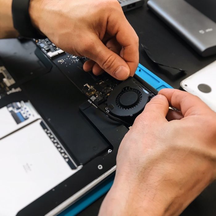 Заміна акумулятора, екрану, корпусу, динаміків в Ябко City Center