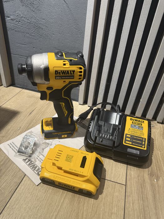 Набір Dewalt DCF809D1  Mexico імпакт,зарядне з акумулятором 2А