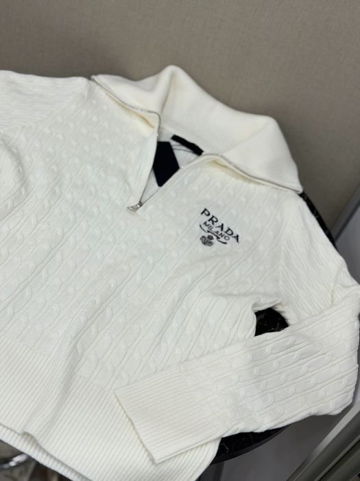 Кофта від бренду PRADA