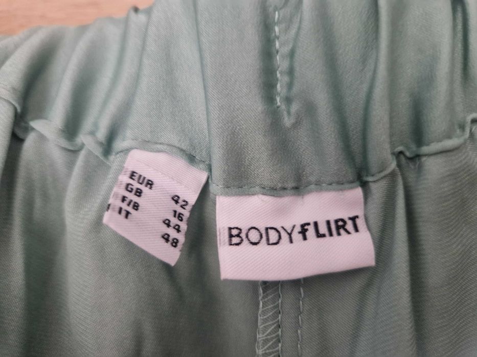 Spodnie typu Palazzo, zielone, nowe, Bon Prix rozm. 42