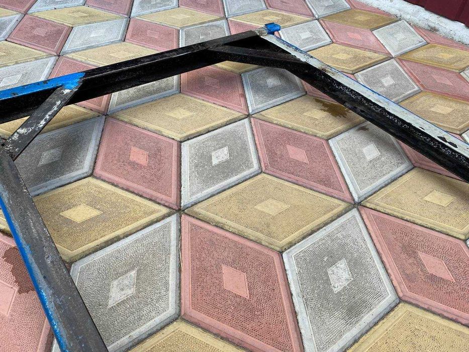 Продам стойки  (столбы железные) , стеллажи, уголок 40*40