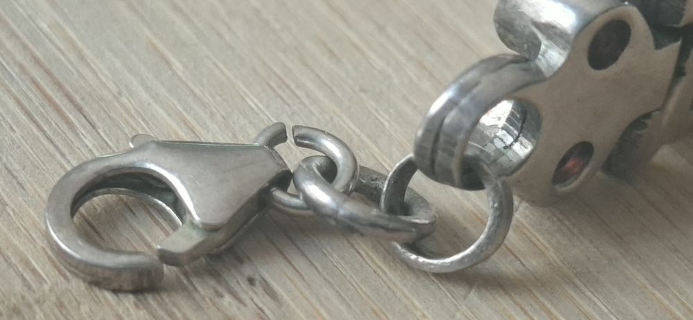 Elegancka bransoletka srebrna z granatami pr. 925