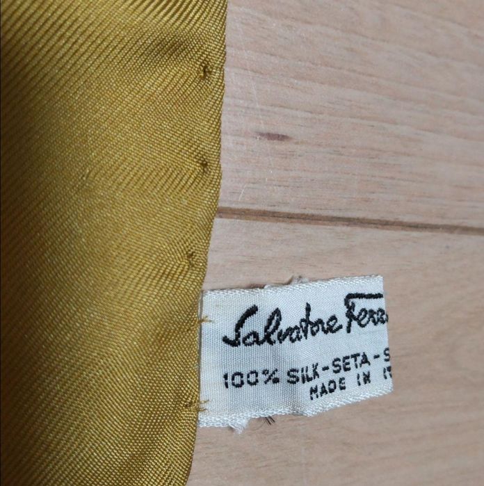 Salvatore Ferragamo шовк