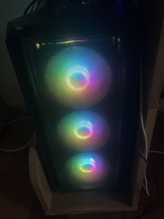 Torre gaming - 2 anos de uso