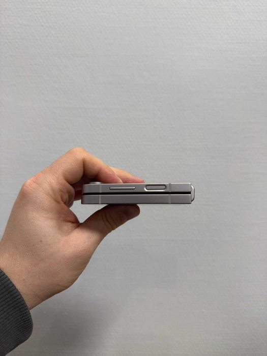 Продам Samsung Galaxy Flip6 12/256GB Silver