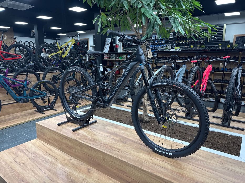 Rower MONDRAKER Sly RR 2025 M/L black/nimbus grey/tonic gold