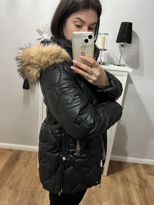 Czarna kurtka pikowana zimowa z futerkiem M/L