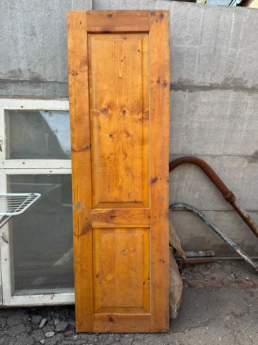 Деревянная дверь из массива сосны 600х1970 новая