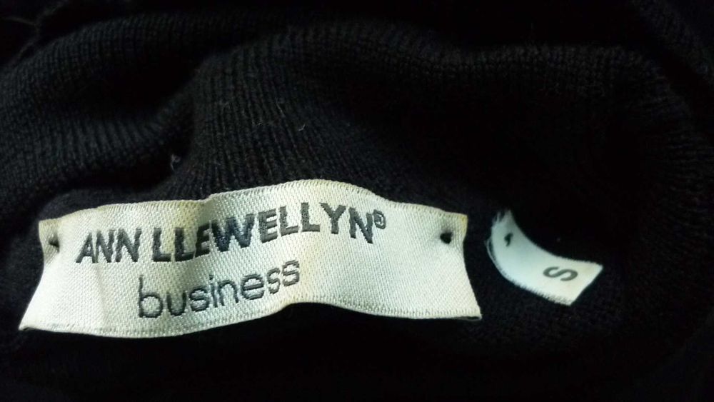 Ann Llewellyn- golf damski 50 % wełny  r; S/M