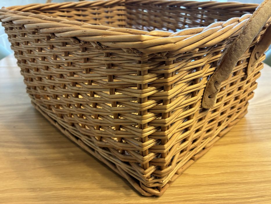 Cesto rectangular e robusto em verga da Zara Home