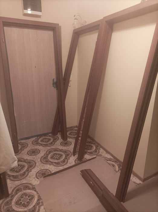 Ościeżnice regulowane 2 sztuki 80 tki prawa i lewa