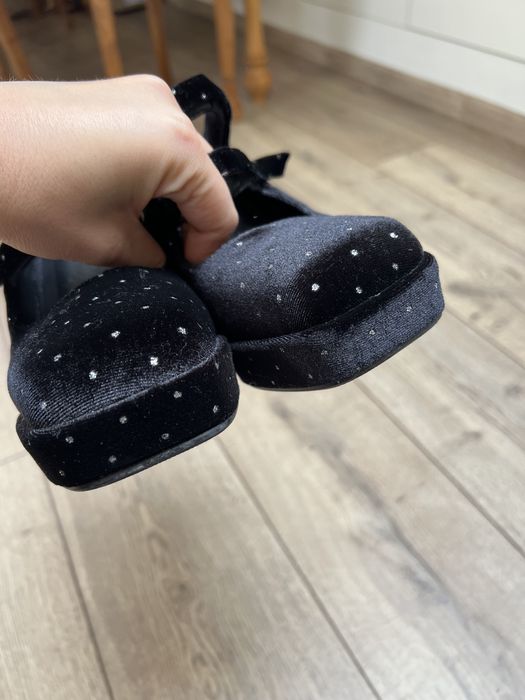 Оксамитові туфлі