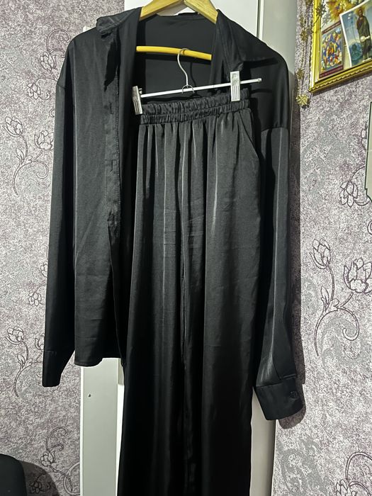 Шовковий костюм.