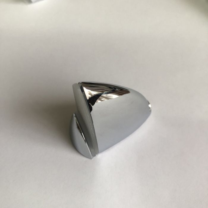 Кріплення для скляних полок