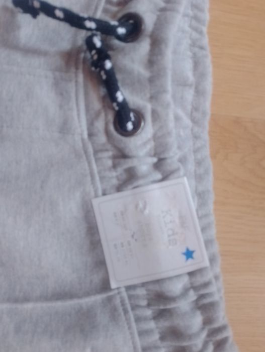 F&F nowe spodenki dresowe szare r. 152 cm