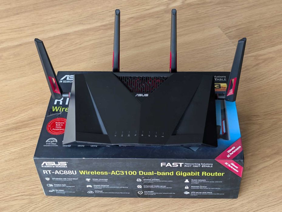 Router ASUS RT-AC88U em ótimo estado