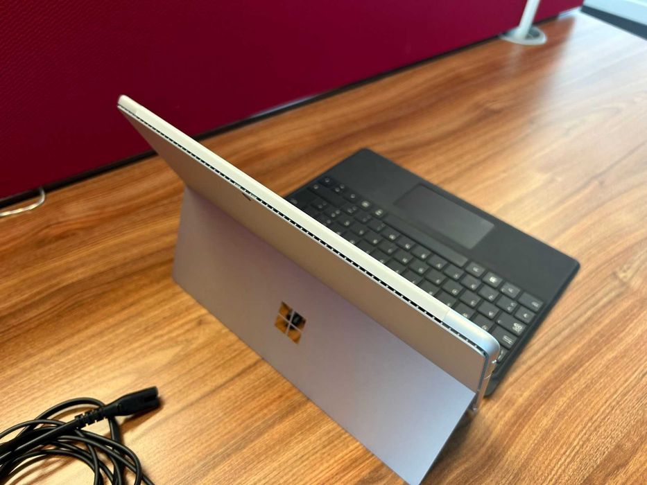 Microsoft Surface Pro 8 (intel I5 - 128GB) completo