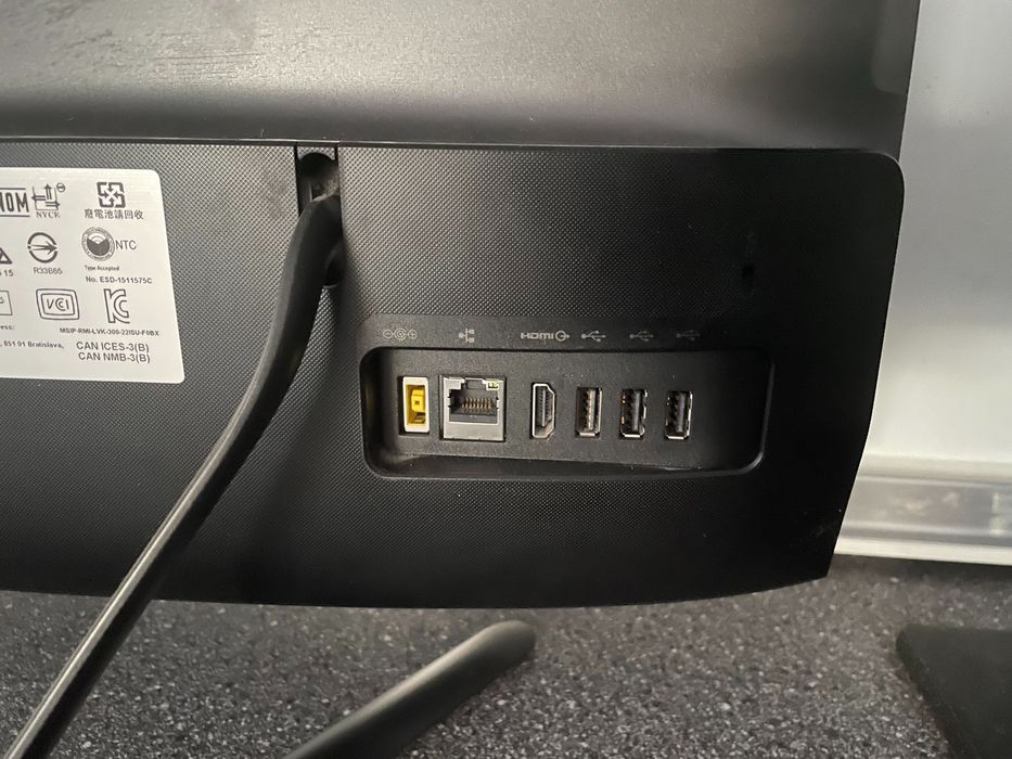 Komputer Lenovo AIO 300-22ISU kompletny, wyzerowany, przygotowany