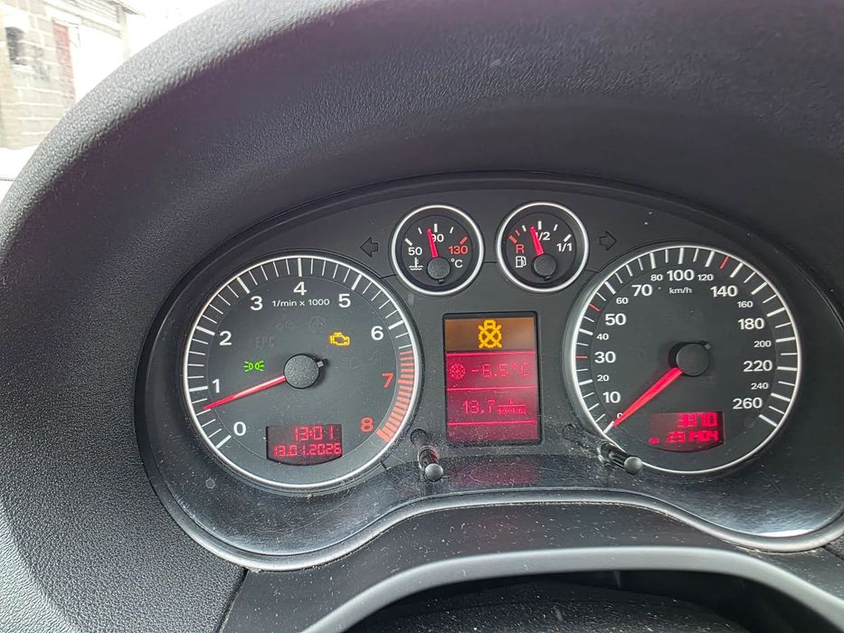 Audi A3 3-drzwiowe Sprzedam Audi A3 2004r 1.6benzyna 6bieg