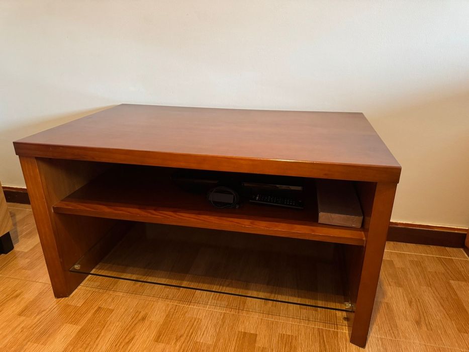 Móvel de TV / Mesa de Centro em Madeira com Prateleira de Vidro