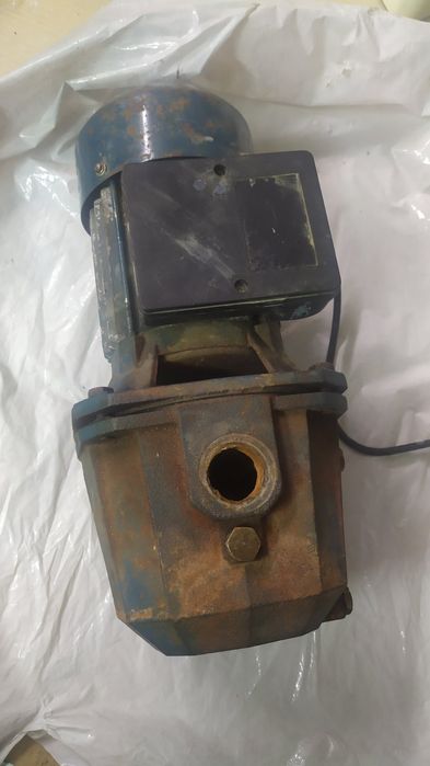 Насоси водяні.Три штуки