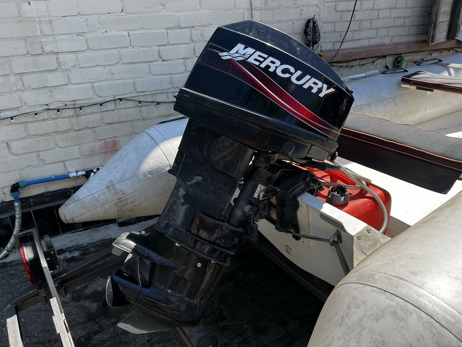 Лодка моторная RIB с мотором и лафетом катер човен