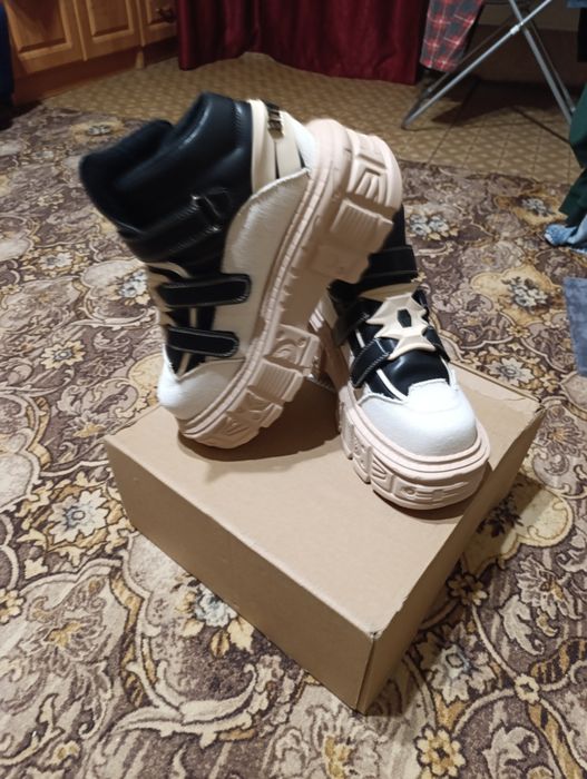 Ботики на високій платформі