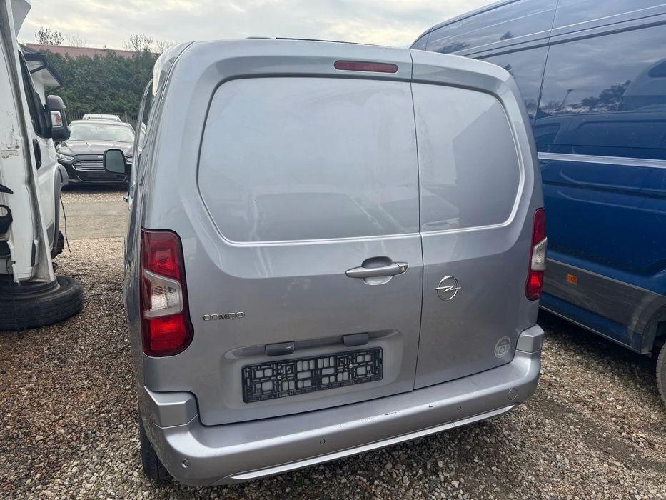 Opel Combo E 1,6CDTI 18-23drzwi tył prawe i lewe