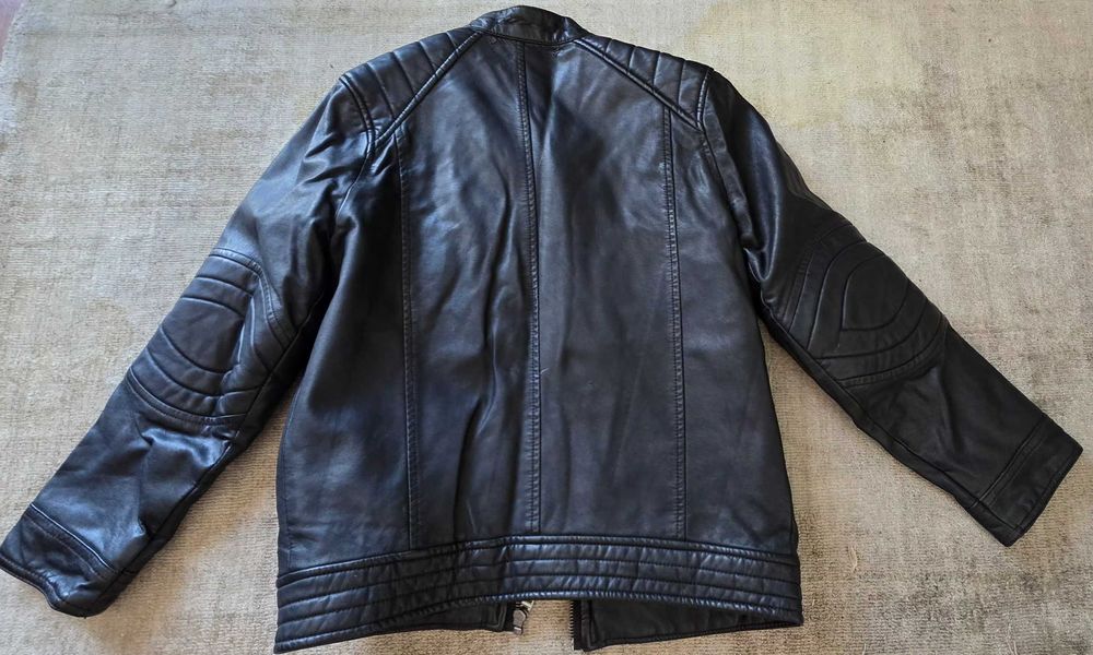 Casaco preto estilo cabedal- rapaz 9 Anos