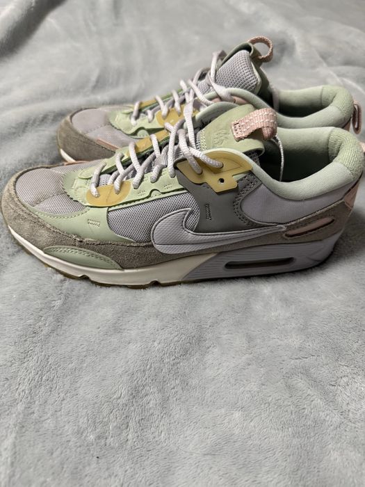 Кросівкі жіночі 39 р