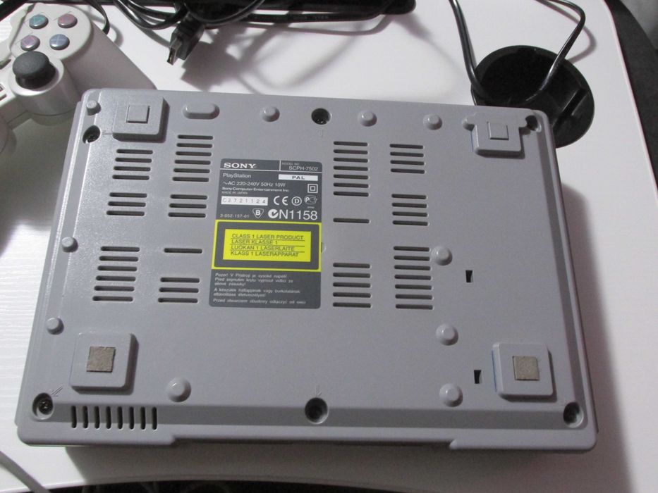 Playstation 1 + PSOne Dual Shock + Cabos