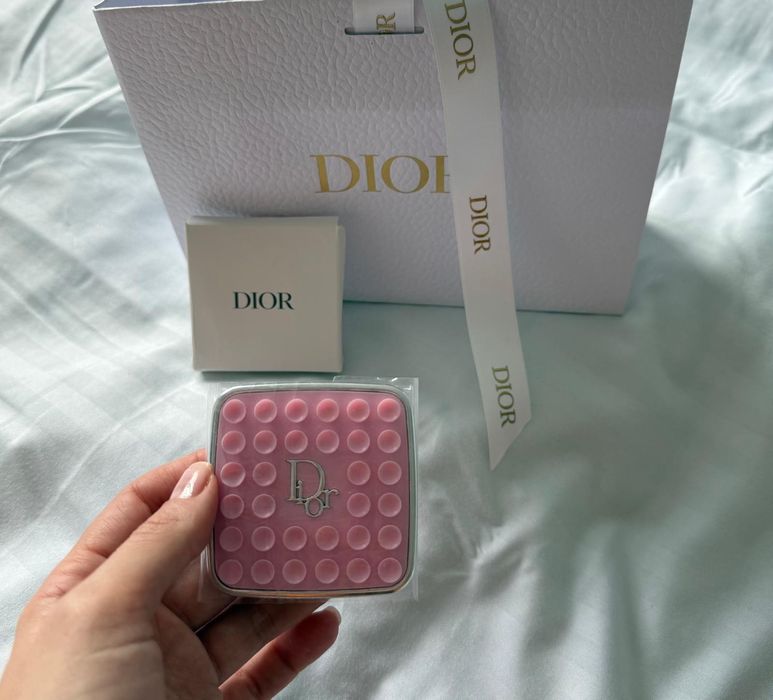 Etui przyssawka na telefon Dior