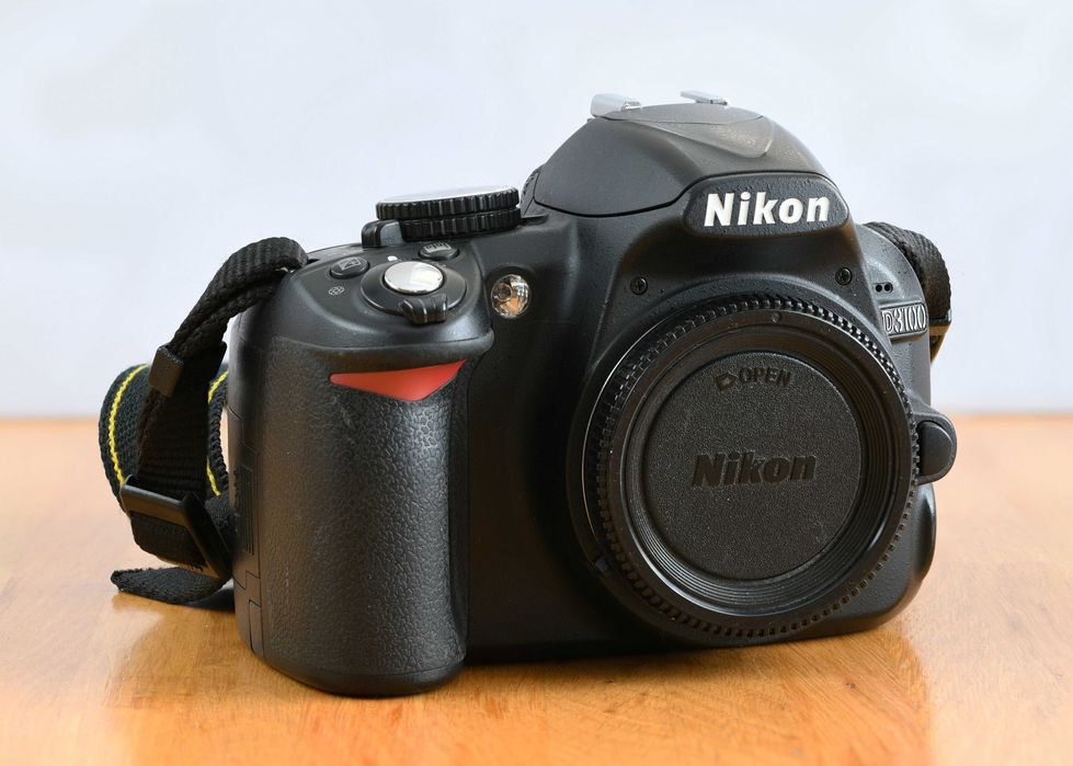 Nikon D3100 + 4 akumulatory + 2 ładowarki - Uszkodzony