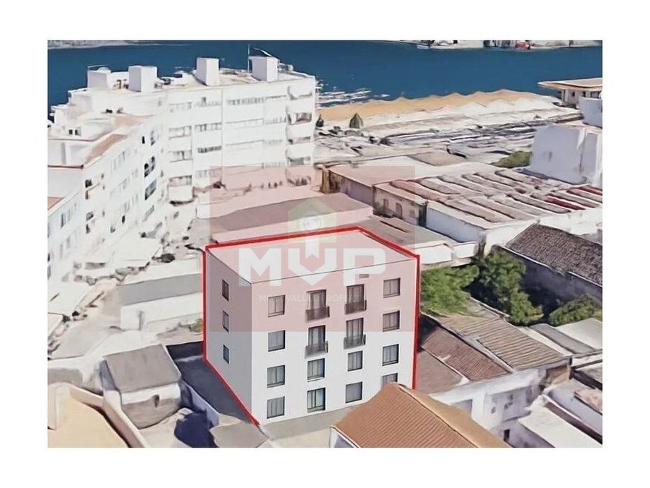 Armazém no centro de Olhão