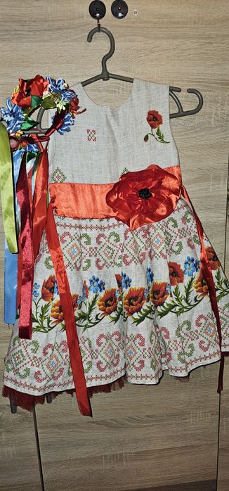 Вишиванка-сукня з віночком
