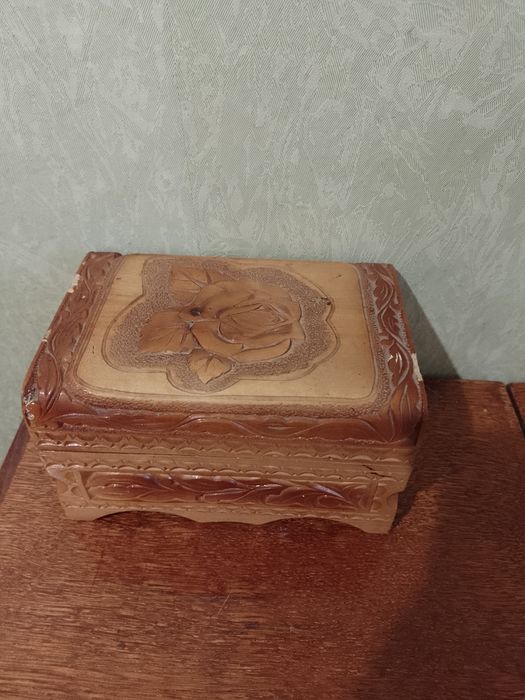 2 шкатулки деревянные