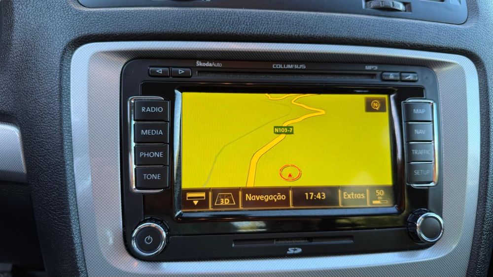 Škoda Octavia Break 2.0 TDI 136cv – Muito Bem Equipado