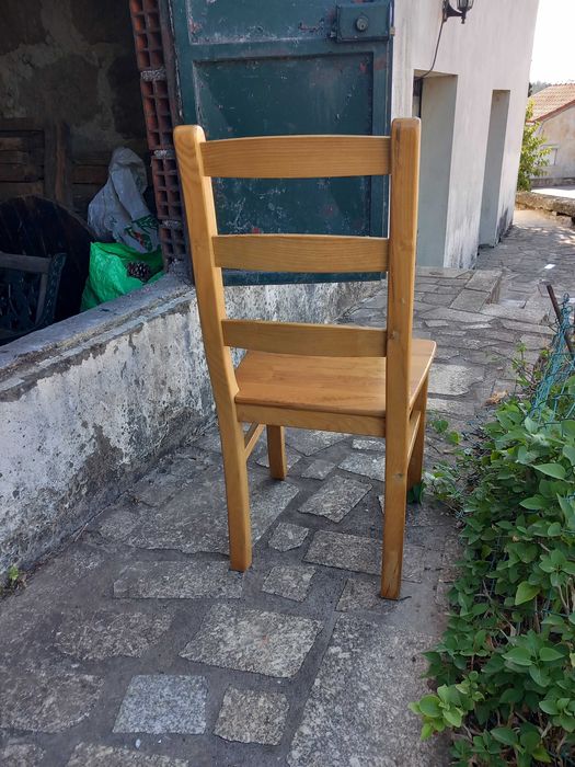 Mesa de cozinha com 6 cadeiras + mesa de centro