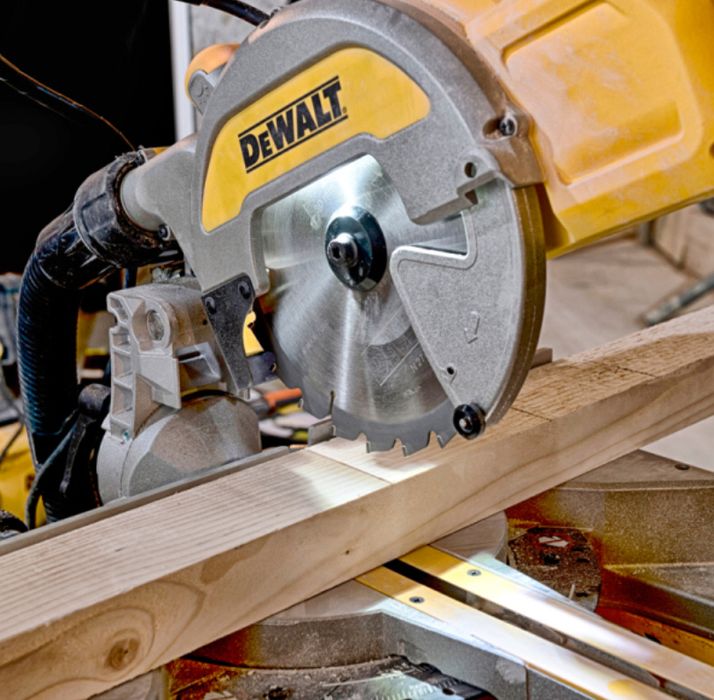 Оригінальна торцювальна пила з протяжкою. Пила торцовочная с протяжкой