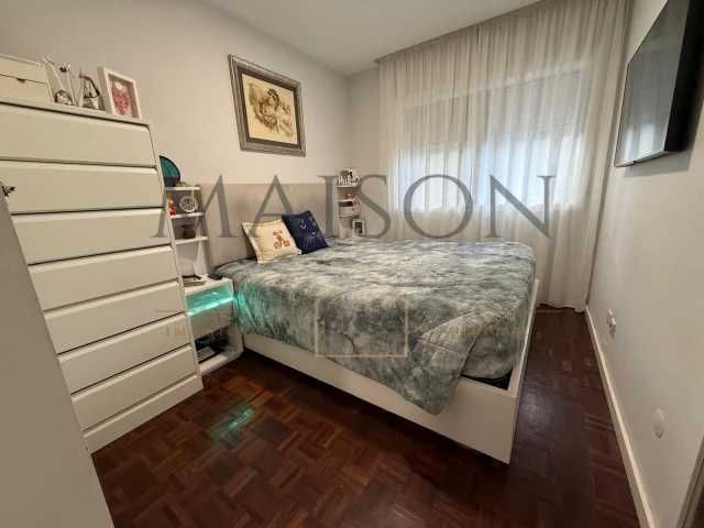 Apartamento T2 renovado em localização privilegiada.