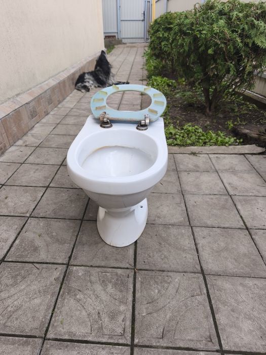 Продам унітаз та бачки до унітазу