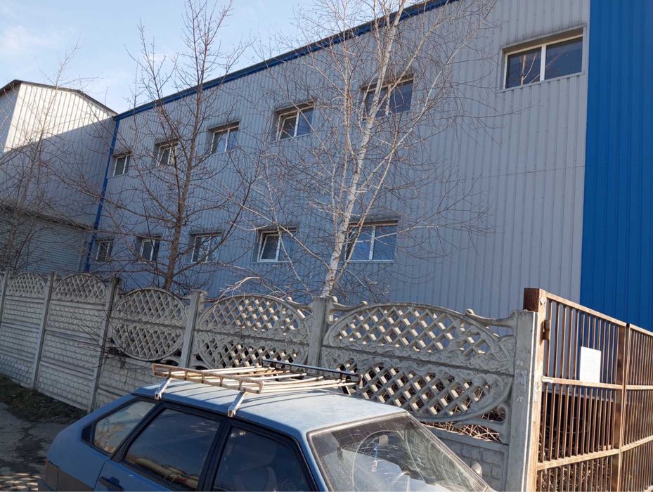 НЕДОРОГО !ПРОДАЖ ВІД ВЛАСНИКА !Комерційне приміщення 889 м2 .