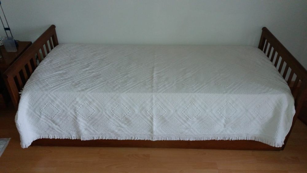 Cama de madeira sem colchao