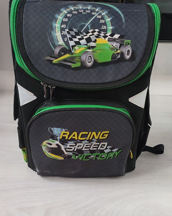 Рюкзак шкільний 1-4 класи