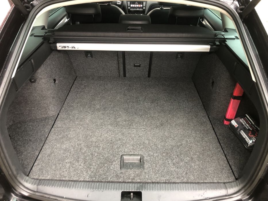 Шторка багажника ролет полка Шкода Октавія А7 А5