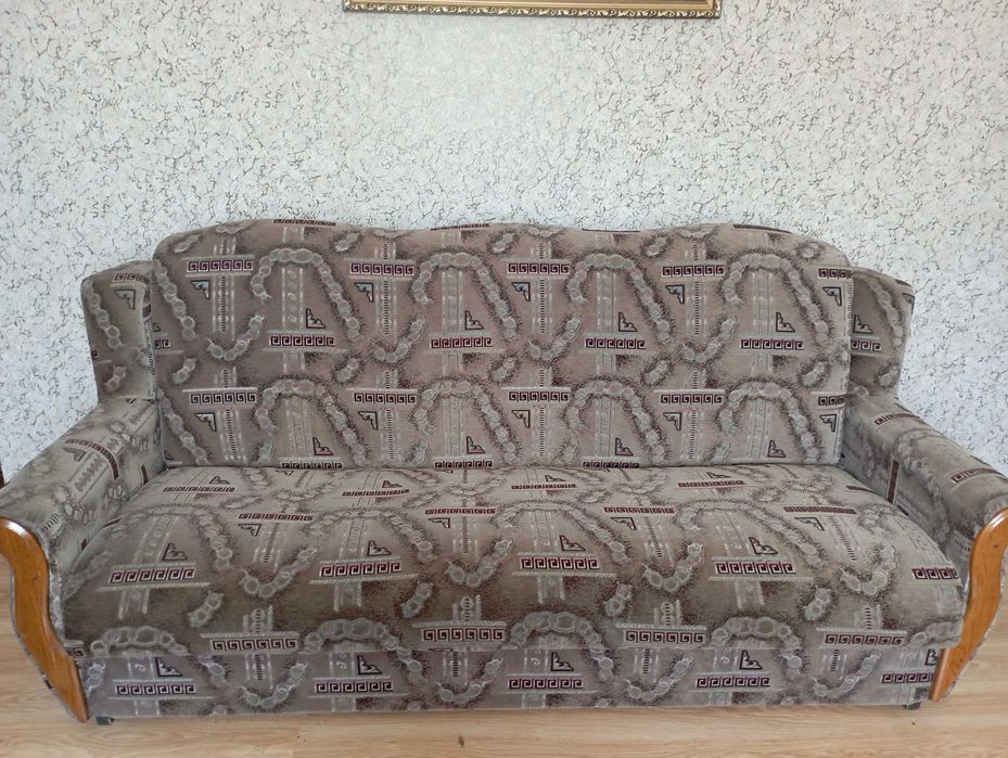 Диван в гарному стані