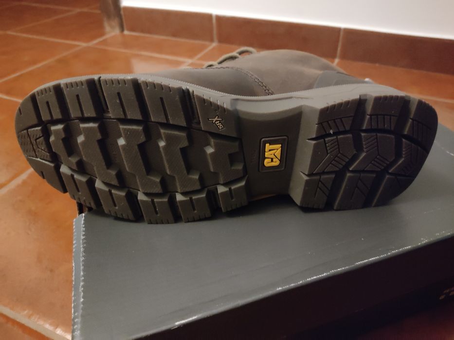 Botas Cat homem (novas em cx)