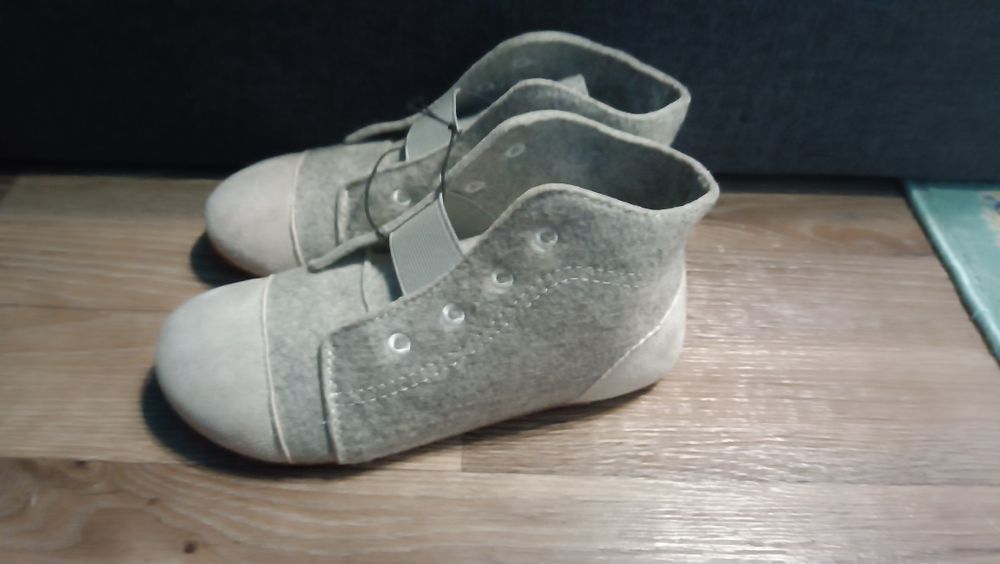 Нові капці 35 розміру